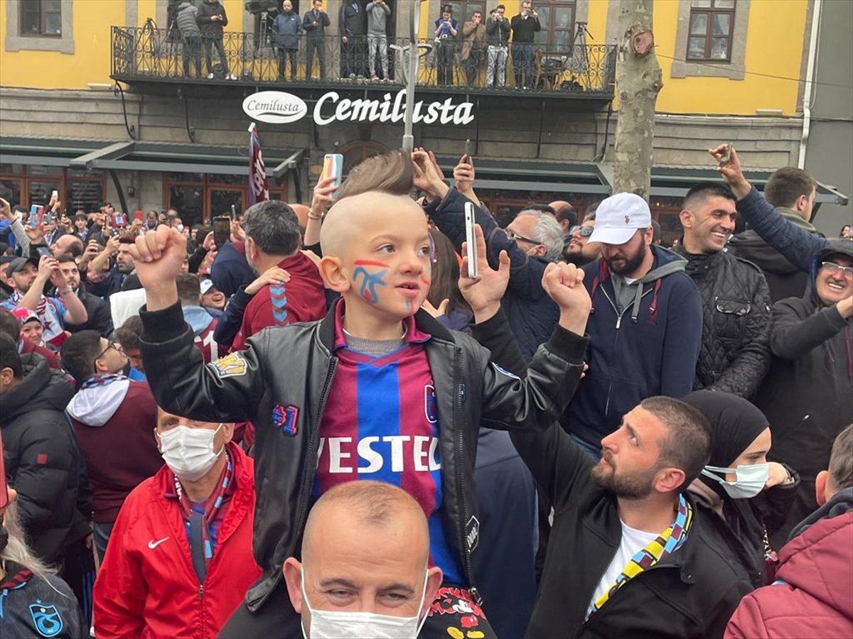 Trabzonsporlu taraftarların coşkusu