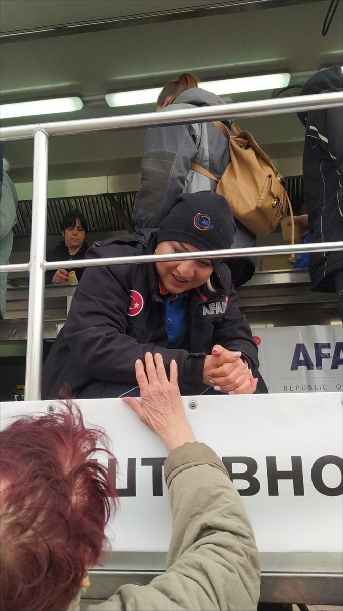 Türkiye'den Ukrayna'ya 67 tır insani yardım gönderildi