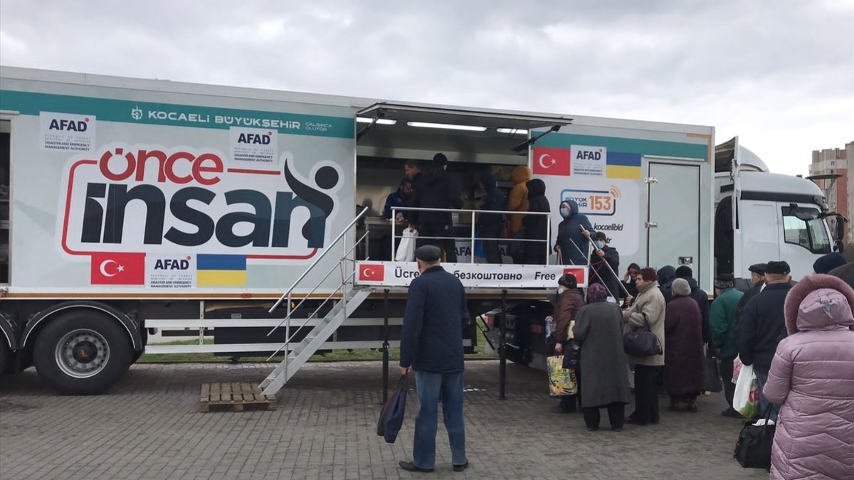 Türkiye&#039;den Ukrayna&#039;ya 67 tır insani yardım gönderildi