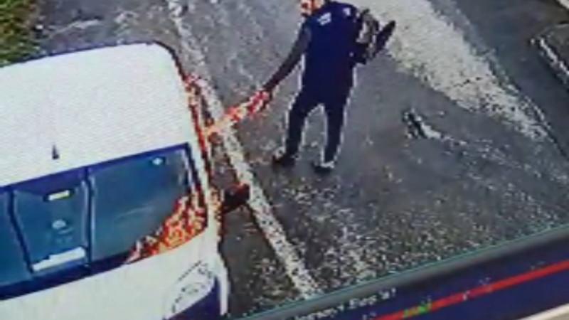 Uyuşturucu parası için annesini yakmaya çalıştı!