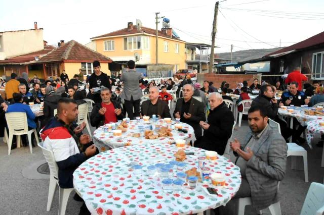 Yenişehir Belediye Başkanı Aydın'dan Roman Mahallesi'nde iftar