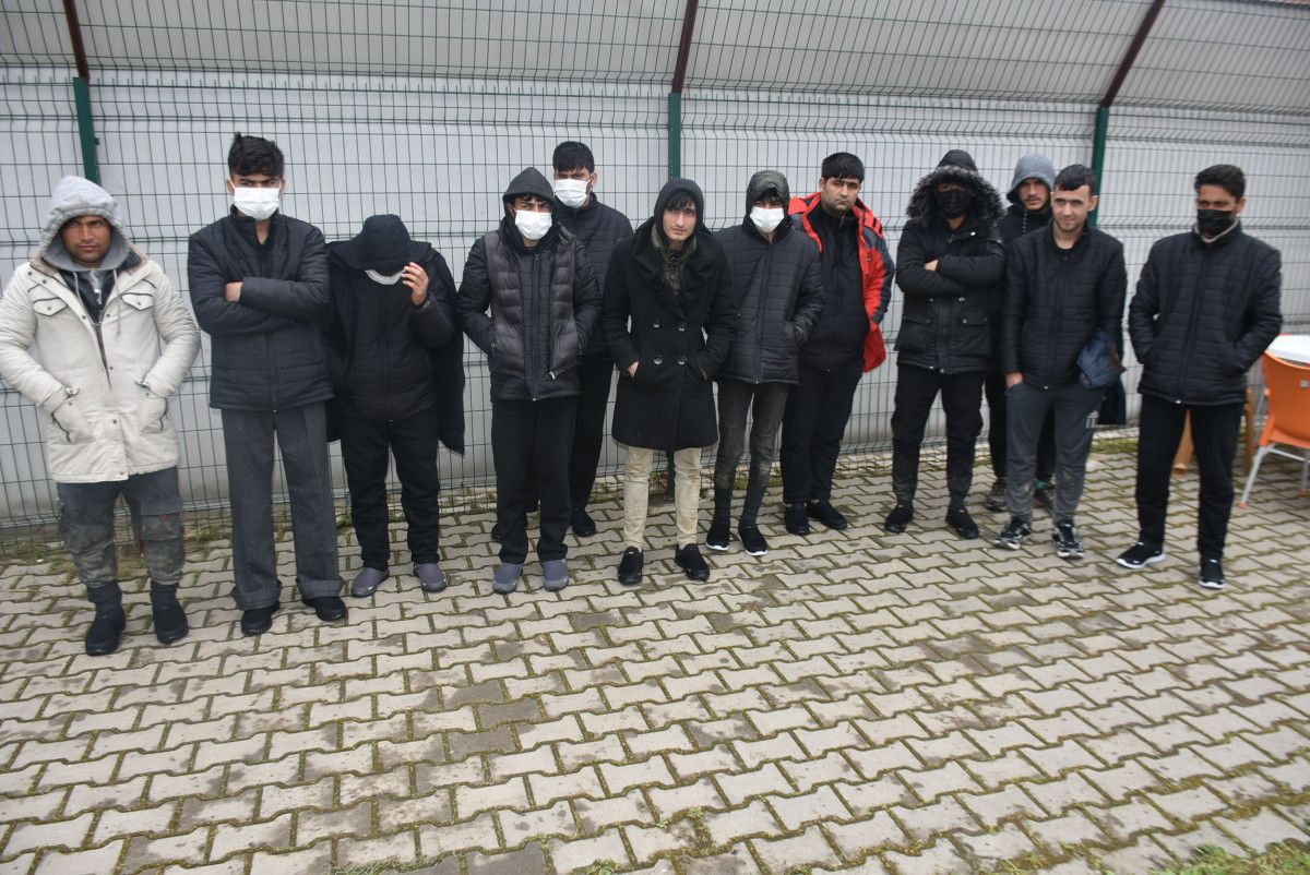 Yunanistan, 12 Afganı darbederek Türkiye'ye itti