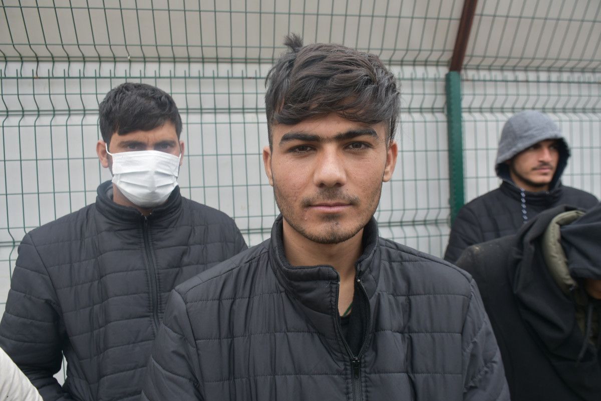 Yunanistan, 12 Afganı darbederek Türkiye'ye itti