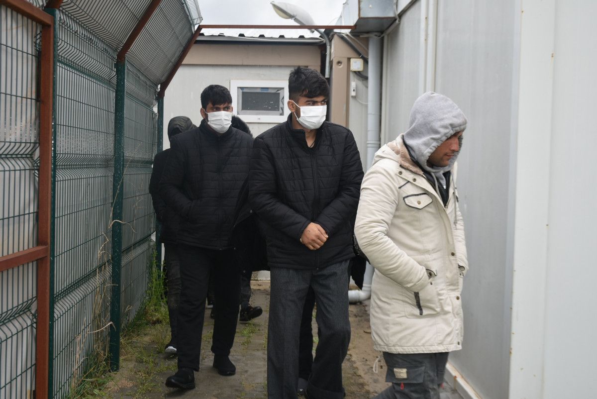 Yunanistan, 12 Afganı darbederek Türkiye'ye itti