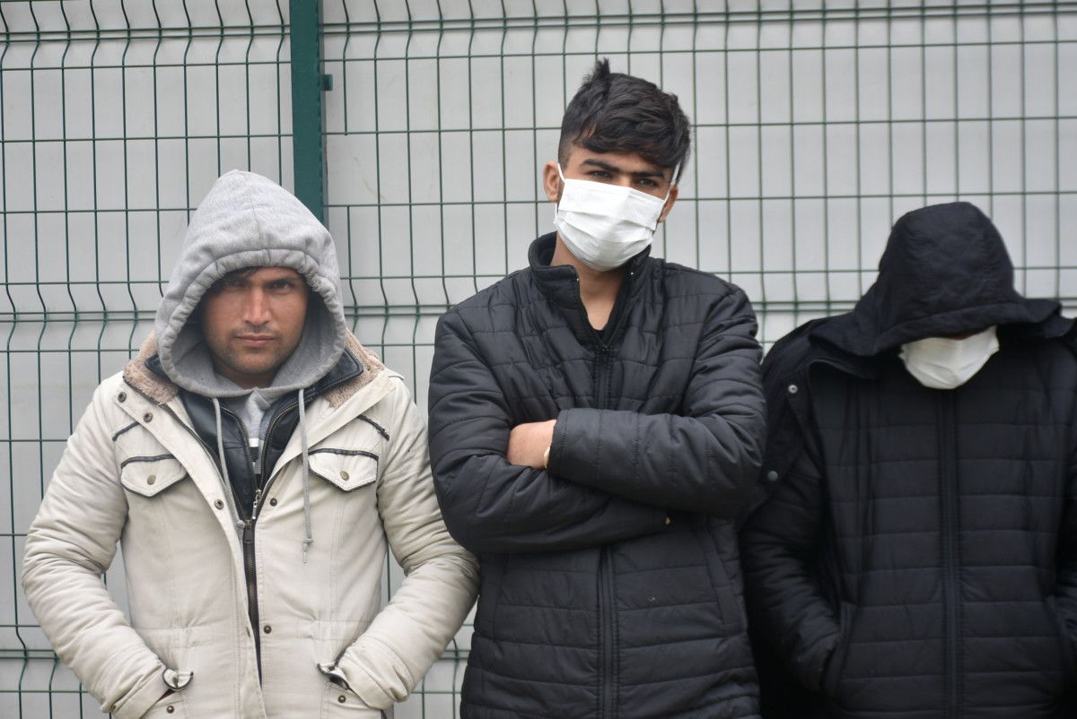 Yunanistan, 12 Afganı darbederek Türkiye'ye itti