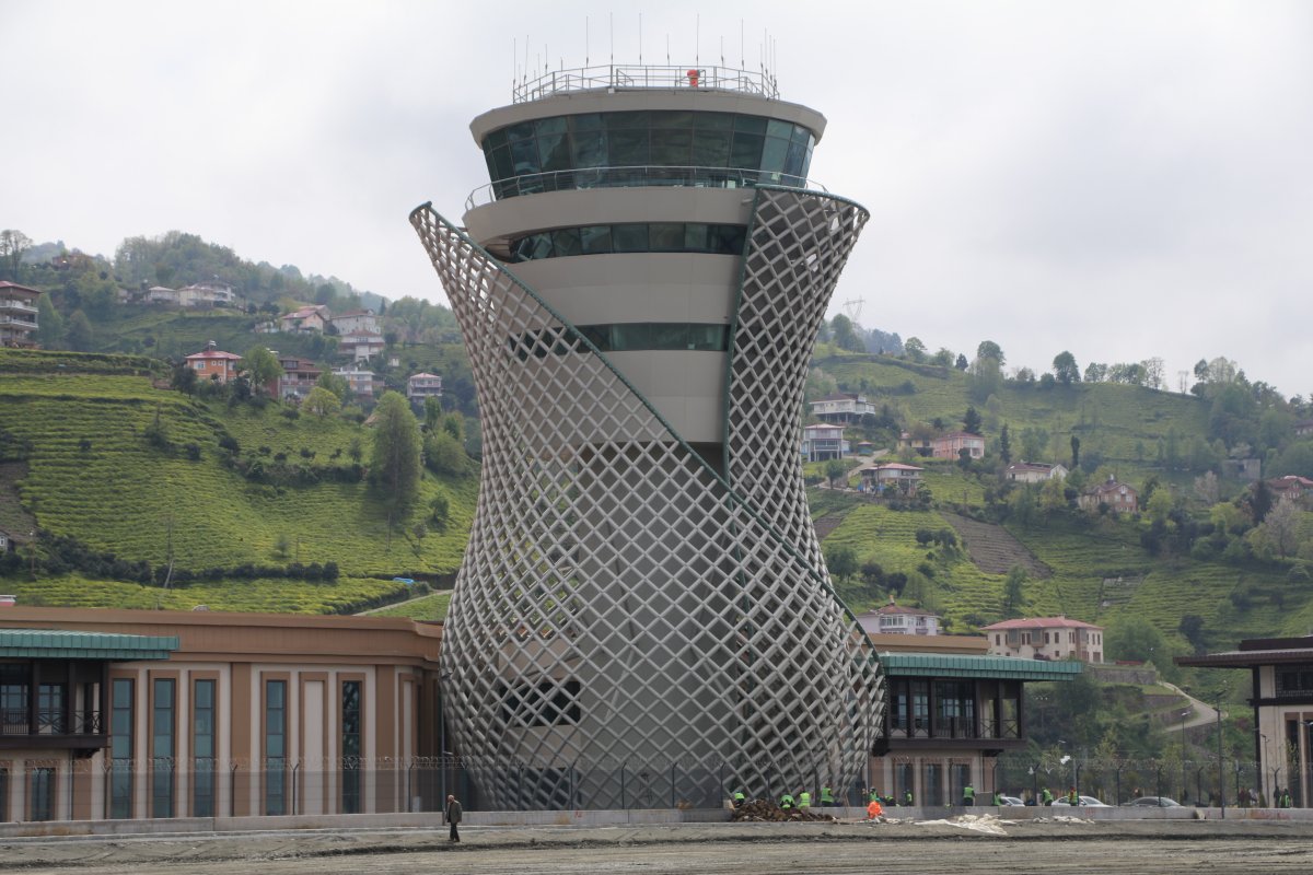 Adil Karaismailoğlu, Rize-Artvin Havalimanı'nı inceledi