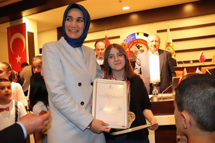 Afyon Eğitim Vakfı'nda Serteser güven tazeledi