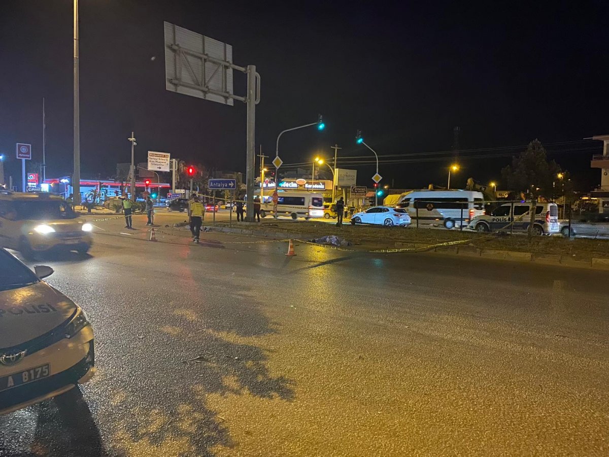 Antalya'da motosikletlinin ölümüne sebep oldu, aracını terk edip kaçtı