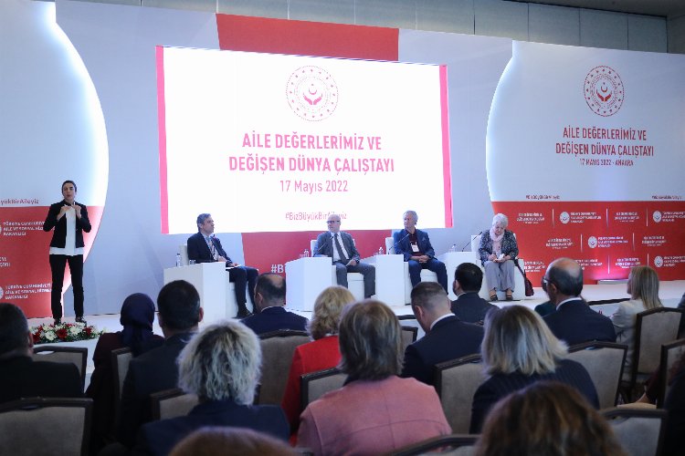 Bakan Yanık 'aile değerlerini' anlattı