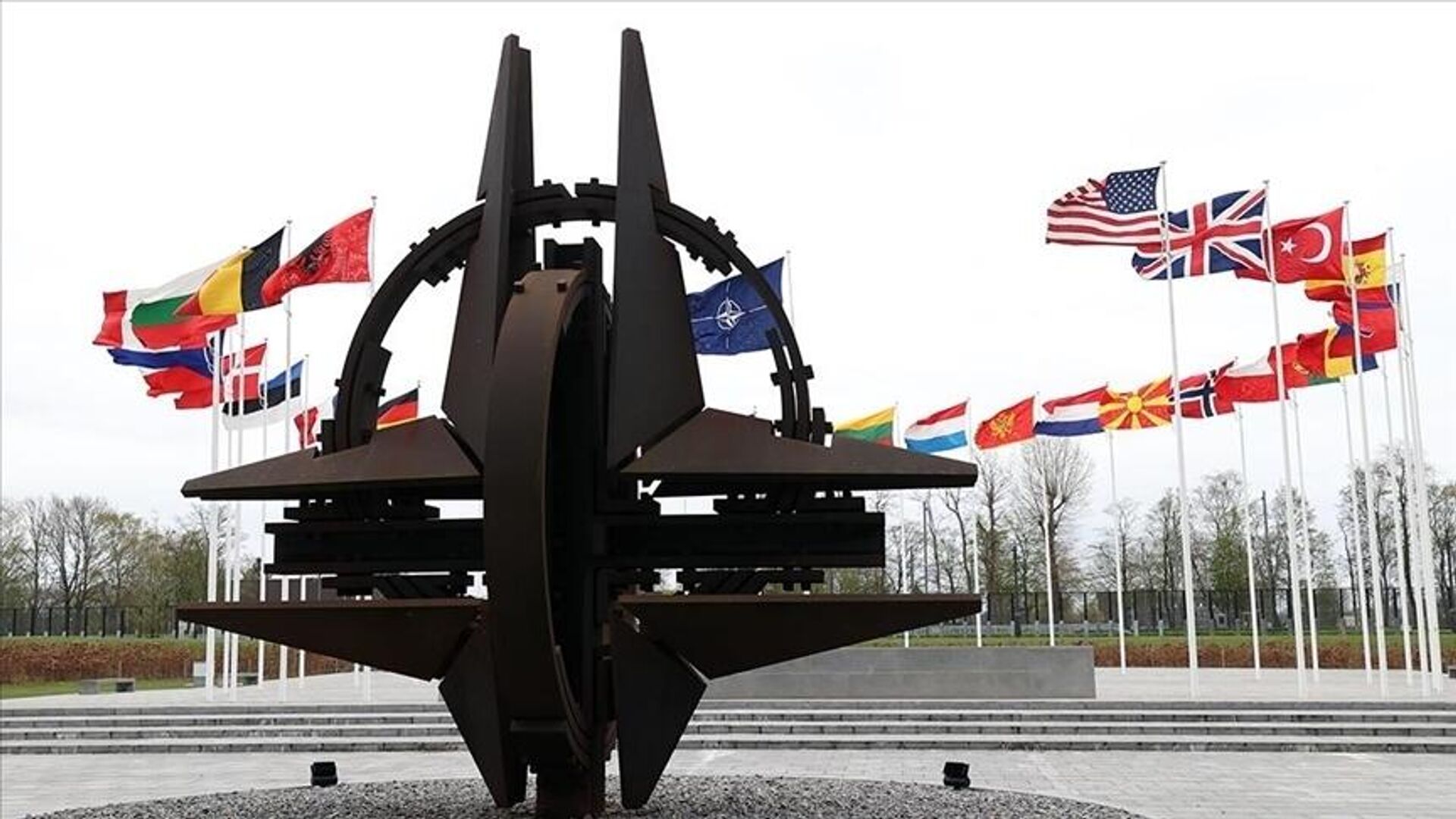 Batı medyası: ABD, Türkiye’yi Karadeniz’i NATO gemilerine açmaya ikna etmeli