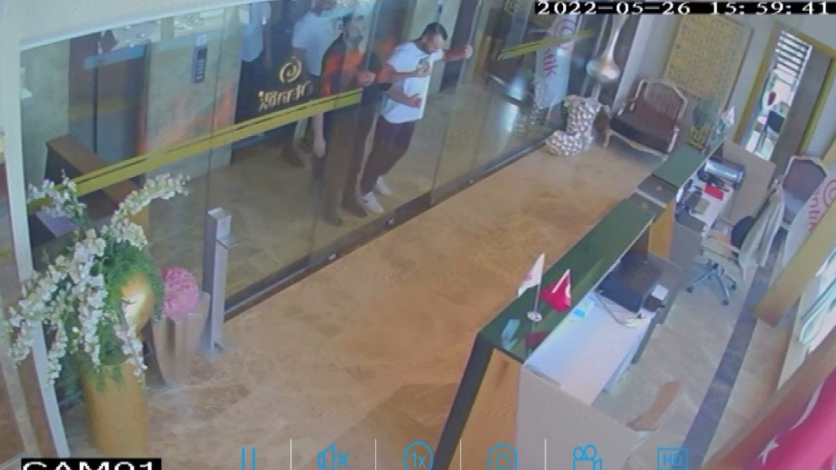 Beylikdüzü'nde, Mısırlı işadamı ve çalışanlarının darbedilme anları kamerada