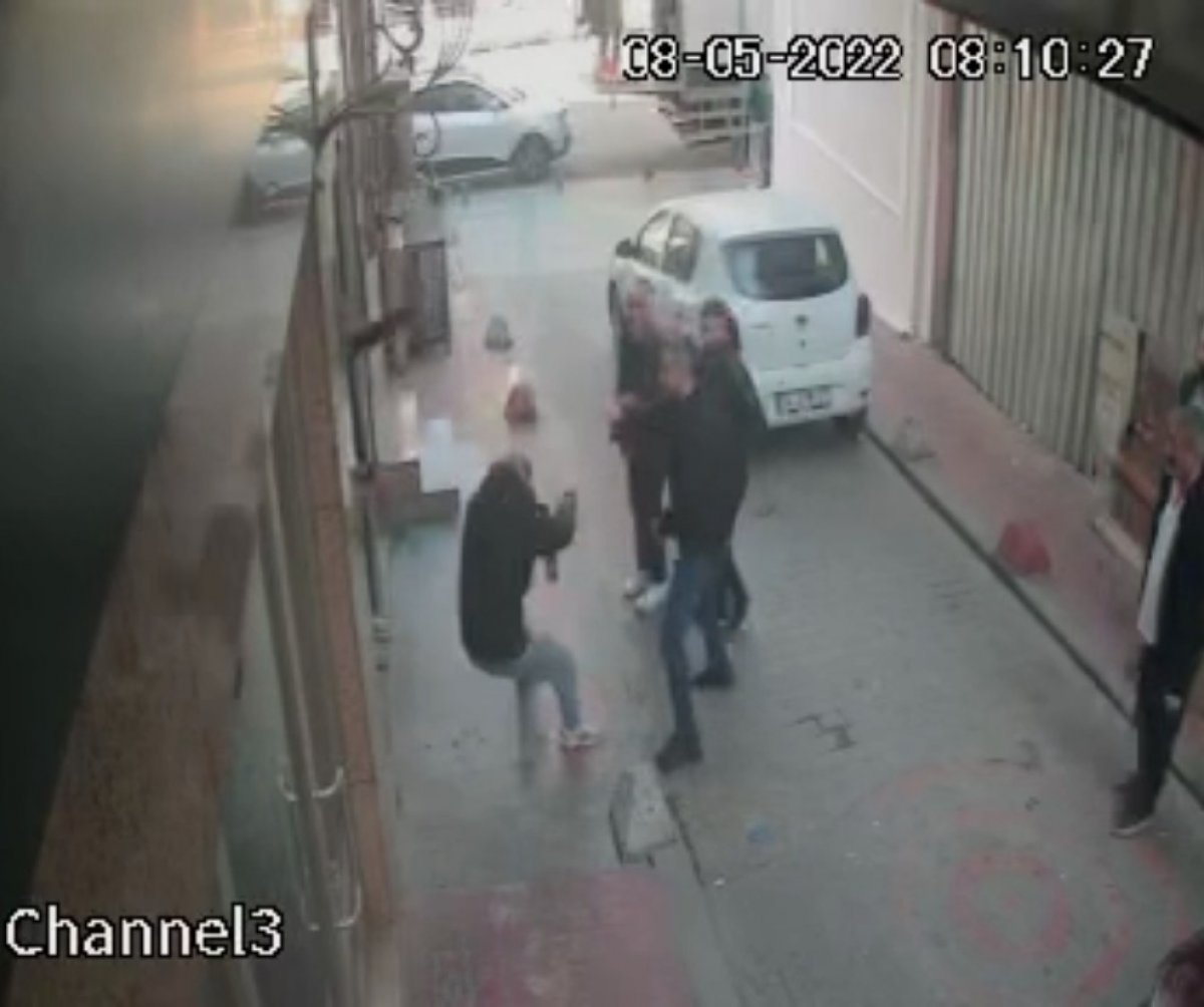 Beyoğlu'nda, 28 yaşındaki genç kalbinden bıçaklandı