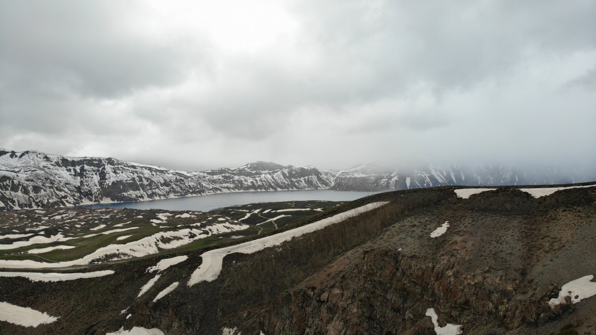 Bitlis'teki Nemrut Krater Gölü'nden manzaralar