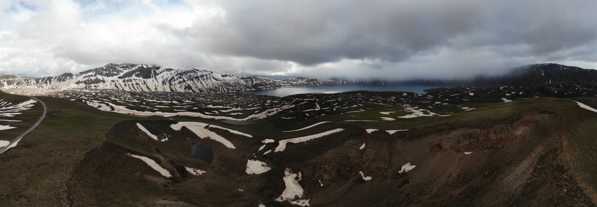 Bitlis'teki Nemrut Krater Gölü'nden manzaralar