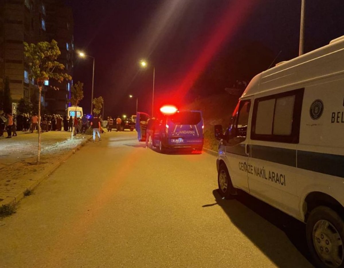 Bursa'da baba dehşeti: 2 oğlunu da bıçakladı