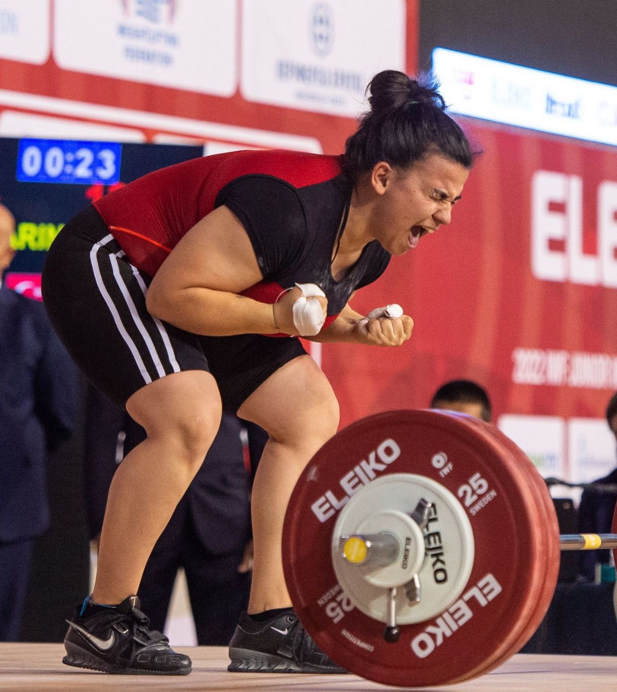 Dilara Narin, ailesinden gizli başladığı halterde dünya şampiyonu oldu