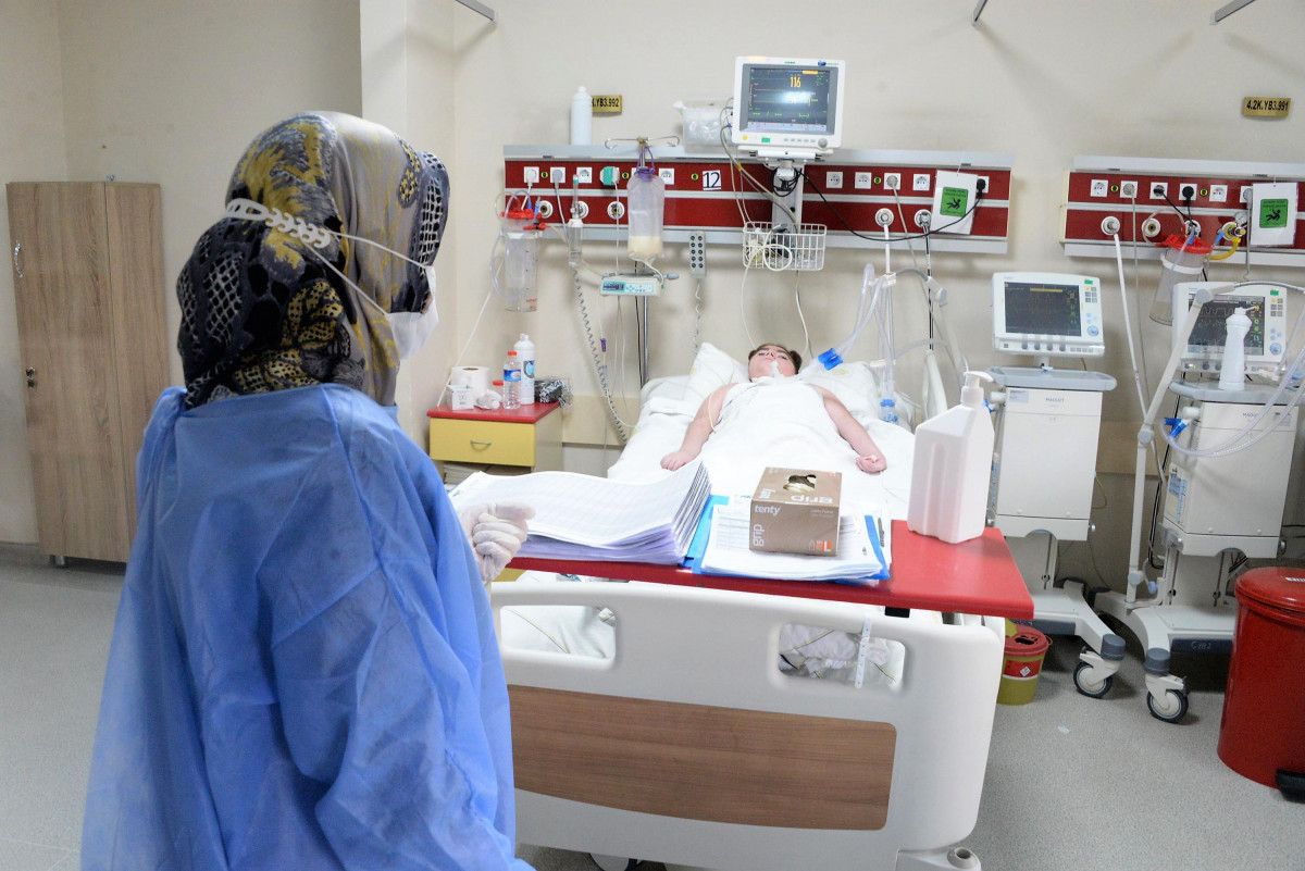 Diyarbakırlı anne, 10 yıldır yoğun bakım önünde çocuğunu bekliyor