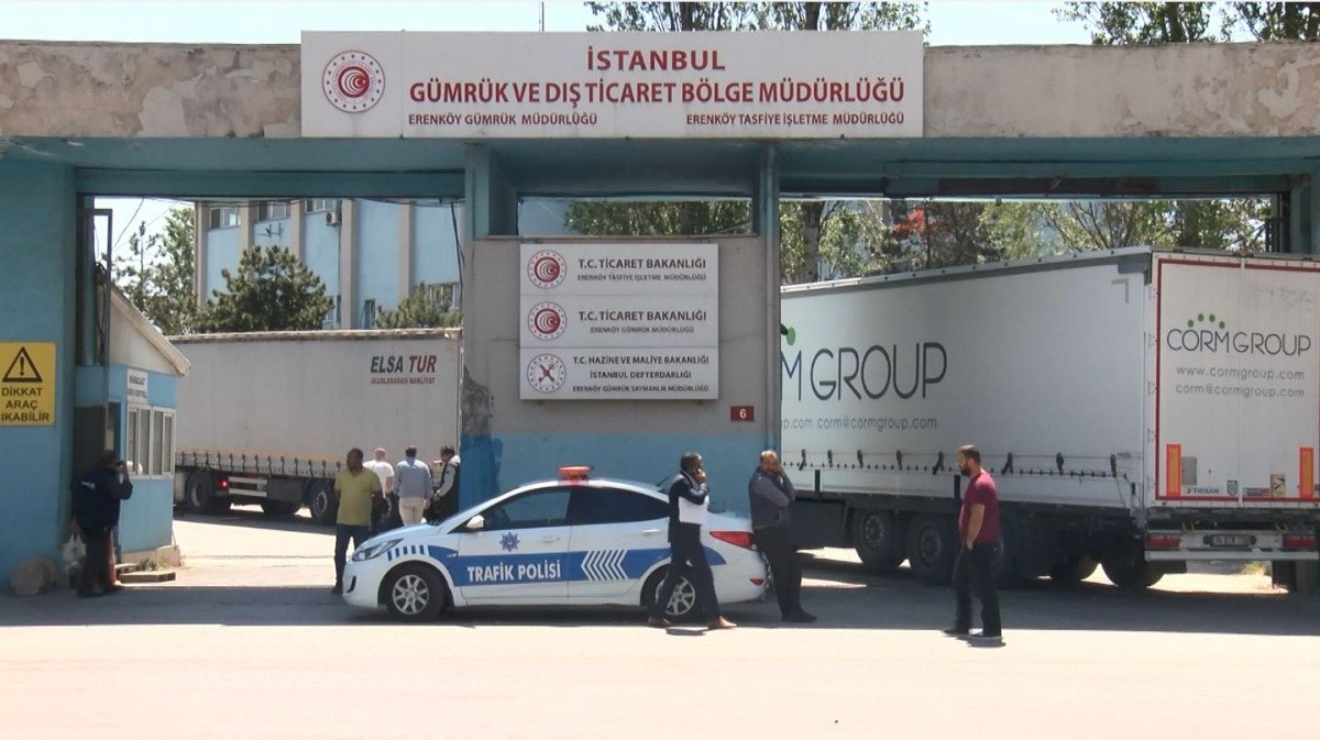 Erenköy'de tır kuyruğu: Şehir dışına taşıyın