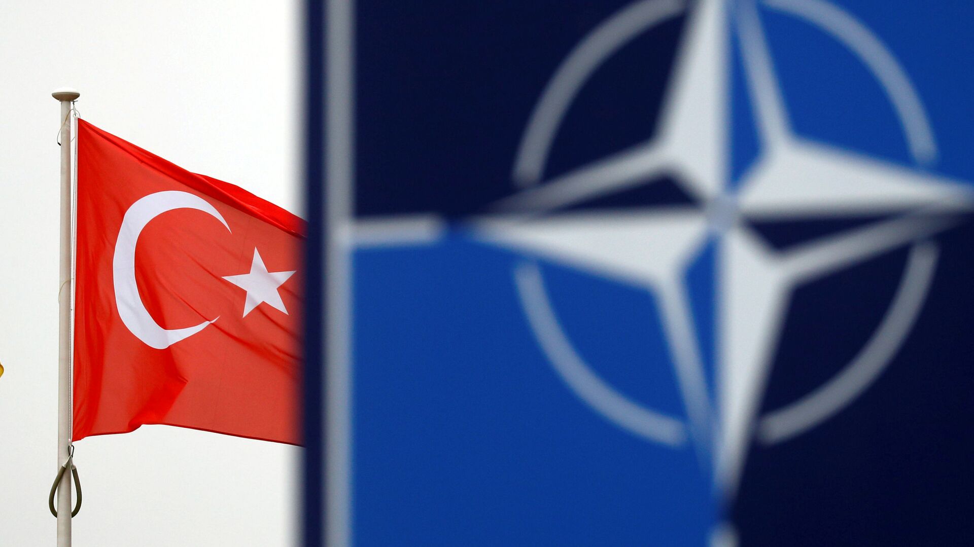 FT: Türkiye, Finlandiya ve İsveç&#039;in NATO&#039;ya katılımıyla ilgili müzakerelere engel oldu