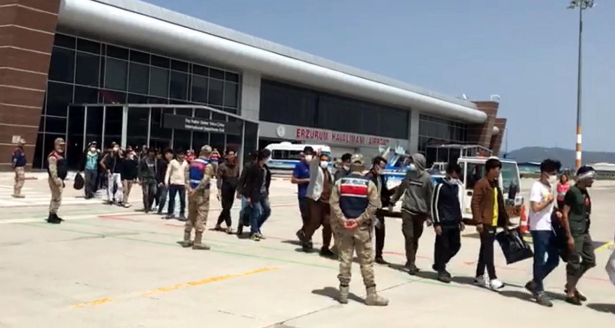 Göç İdaresi: 6 ayda 28 bin 581 düzensiz göçmen geri gönderildi