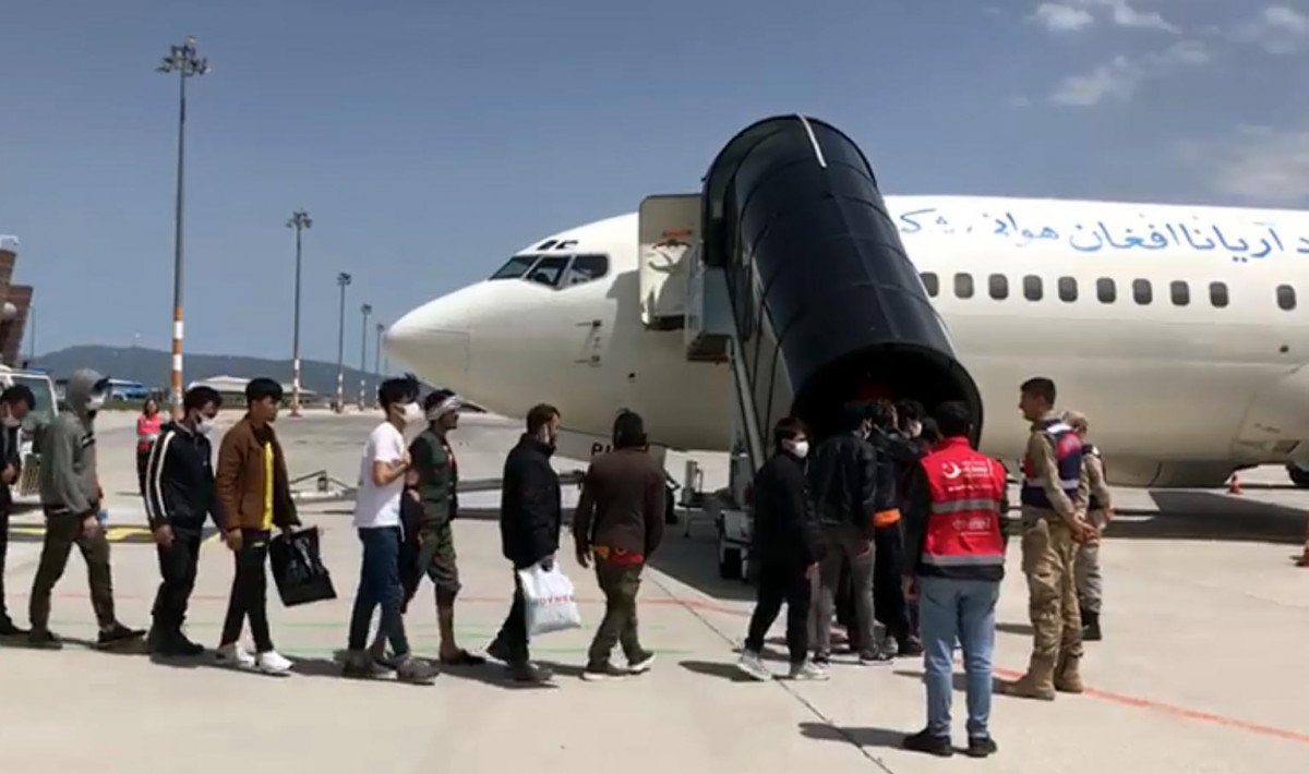 Göç İdaresi: 6 ayda 28 bin 581 düzensiz göçmen geri gönderildi