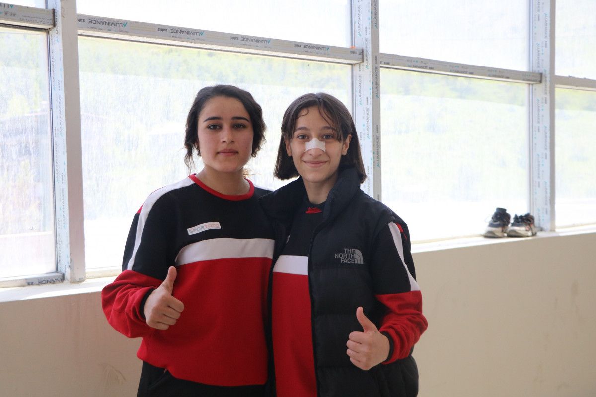 Hakkarili sporcu, Fransa'daki güreş müsabakalarında dünya üçüncüsü oldu
