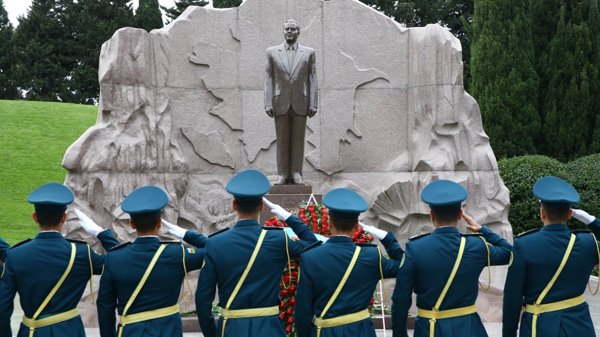 Haydar Aliyev, doğumunun 99'uncu yılında anıldı