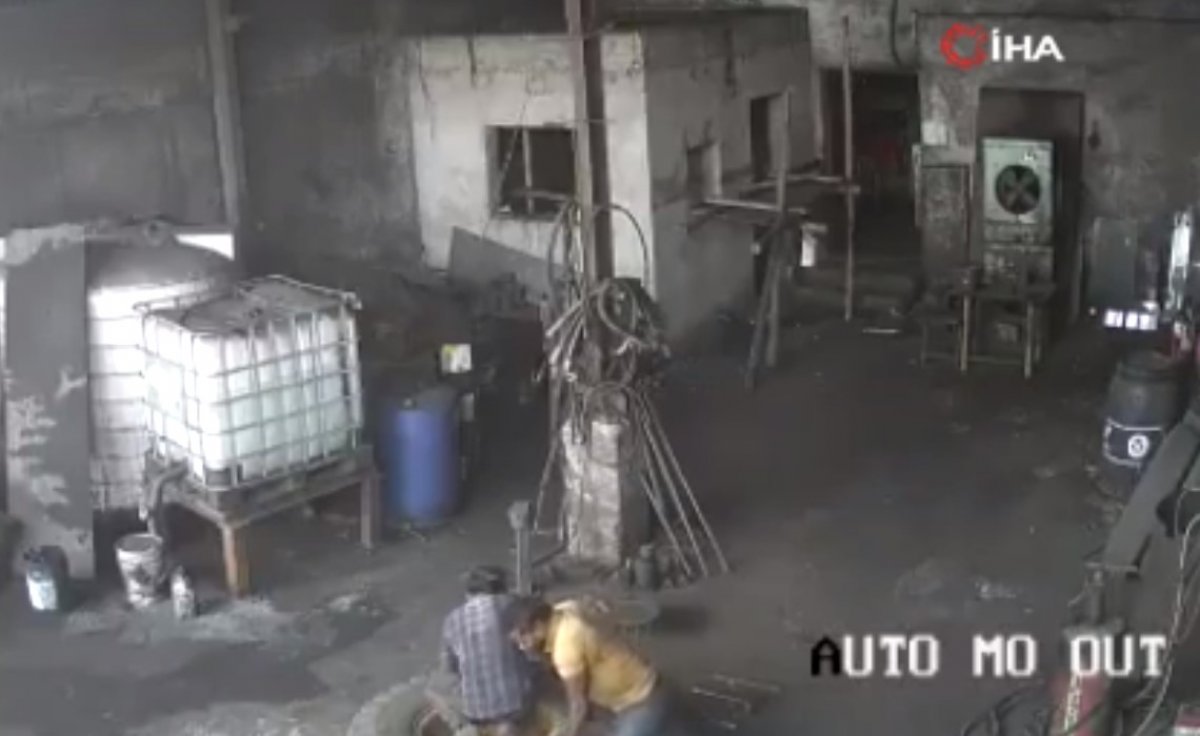 Hindistan'da buldozer lastiği şişirilirken patladı: 2 ölü