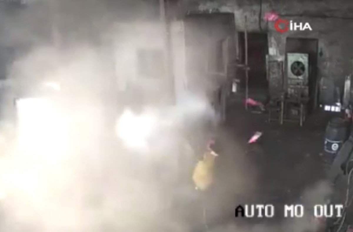 Hindistan'da buldozer lastiği şişirilirken patladı: 2 ölü