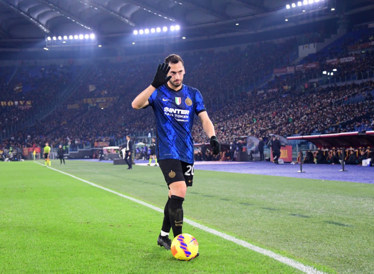 Ibrahimovic, kutlamalarda Hakan Çalhanoğlu'na sataştı