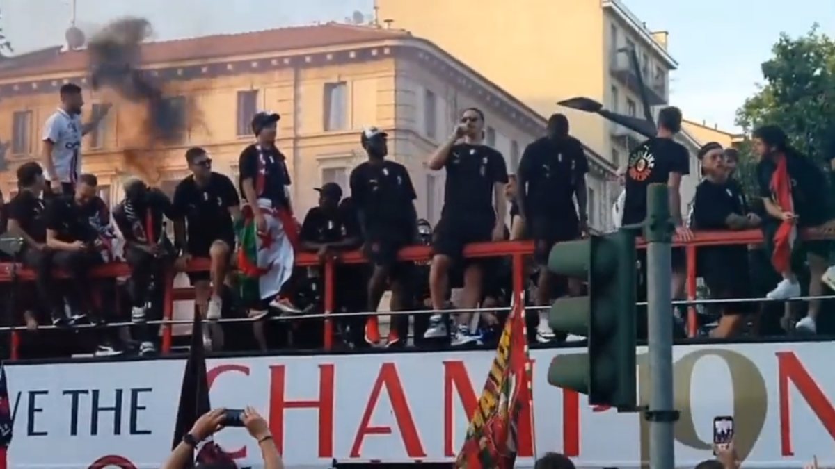 Ibrahimovic, kutlamalarda Hakan Çalhanoğlu&#039;na sataştı