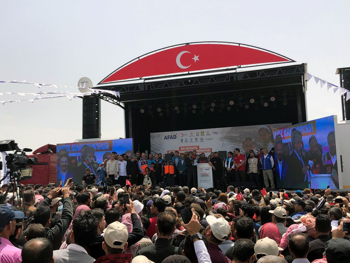 İdlib'de inşa edilen briket evler sahiplerine teslim edildi