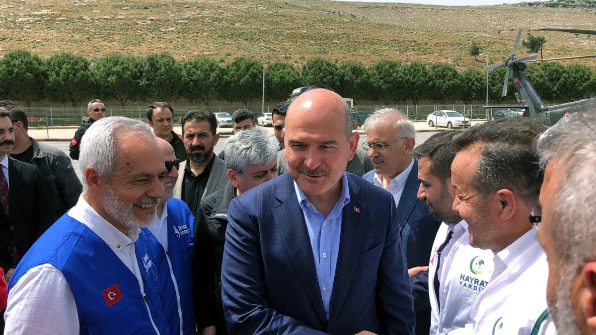 İdlib'de inşa edilen briket evler sahiplerine teslim edildi