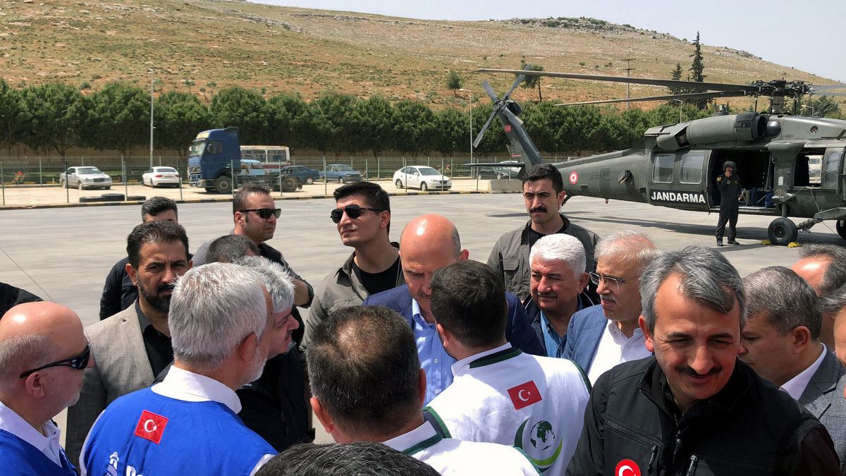 İdlib'de inşa edilen briket evler sahiplerine teslim edildi