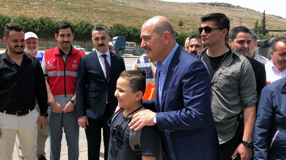 İdlib'de inşa edilen briket evler sahiplerine teslim edildi