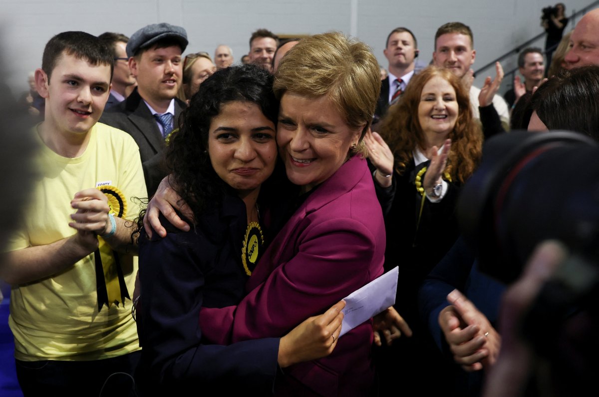 İngiltere'de Muhafazakar Partisi'nde 300'den fazla koltuk kaybı yaşandı