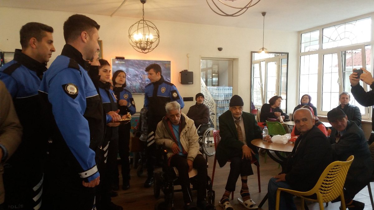 İstanbul Emniyet Müdürlüğü&#039;nden Darülaceze&#039;ye bayram ziyareti