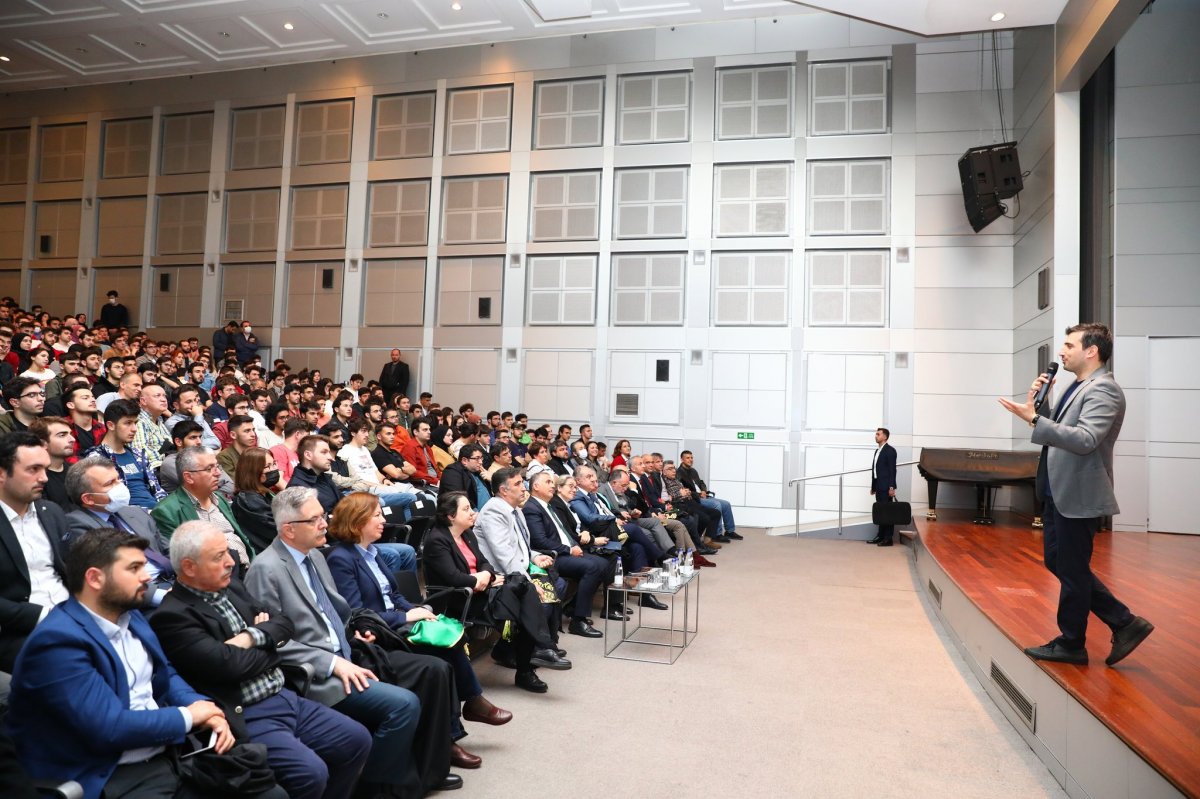 İTÜ Selçuk Bayraktar'a fahri doktora unvanı verdi