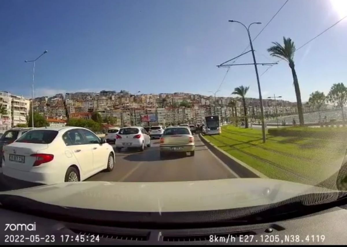 İzmir'de küçük kız, sahile gitmek isterken tramvayın altında kaldı