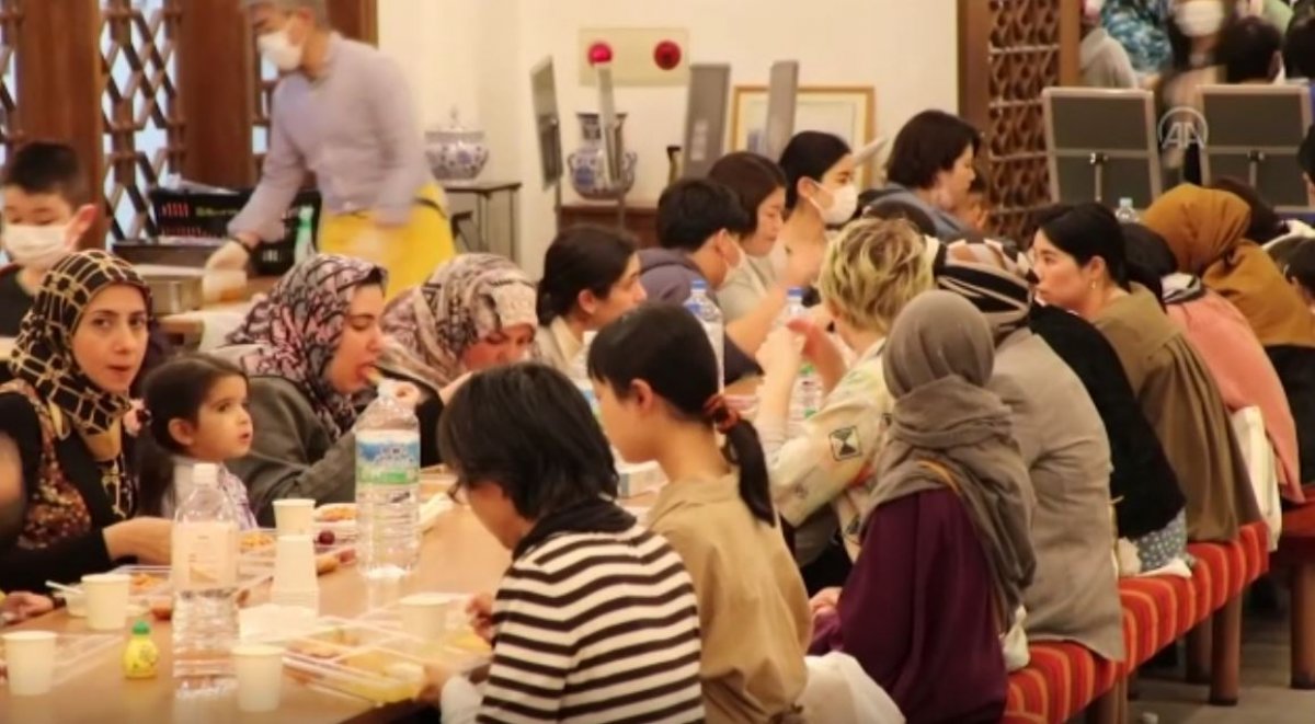 Japonlar, Tokyo Camisi'ndeki iftarlarda yer aldı