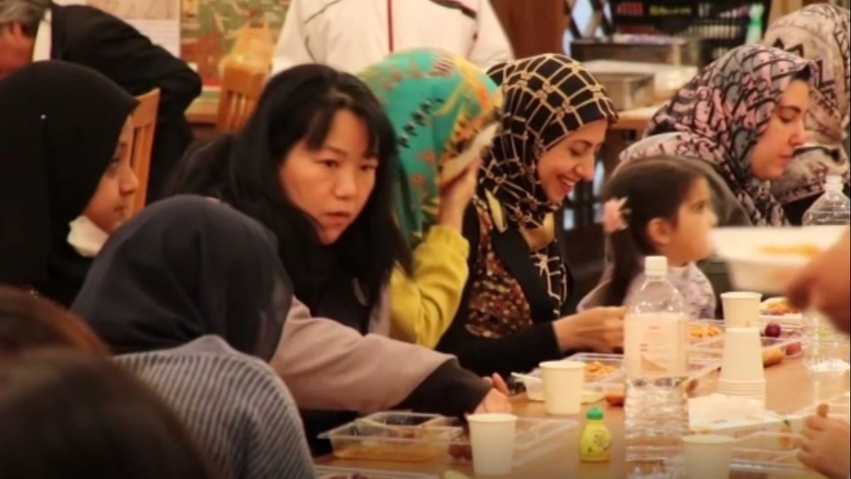 Japonlar, Tokyo Camisi'ndeki iftarlarda yer aldı