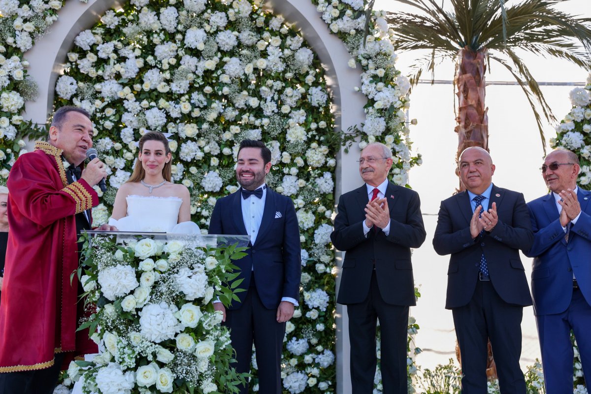 Kemal Kılıçdaroğlu'nun Muhittin Böcek'in oğlunun nikah şahidi oldu