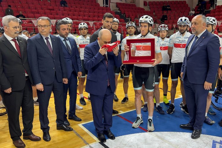 Kocaeli&#039;nden yola çıkan 19 bisikletli Samsun’a ulaştı