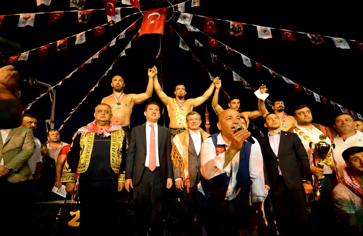 Kumluca Yağlı Güreşlerinin başpehlivanı Yusuf Can Zeybek oldu