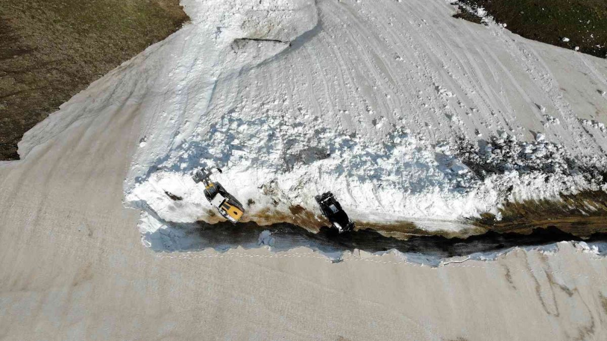 Mayıs ayında Muş'ta kar kalınlığı 5 metre