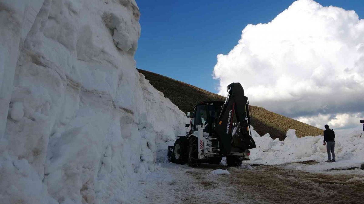 Mayıs ayında Muş'ta kar kalınlığı 5 metre
