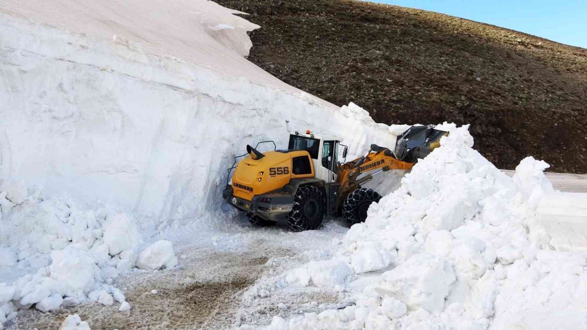 Mayıs ayında Muş'ta kar kalınlığı 5 metre
