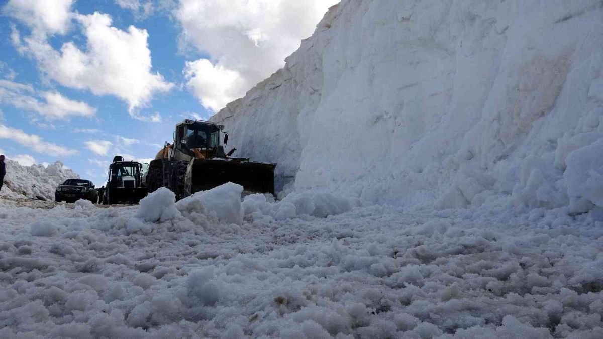 Mayıs ayında Muş'ta kar kalınlığı 5 metre