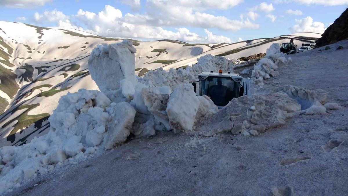 Mayıs ayında Muş'ta kar kalınlığı 5 metre