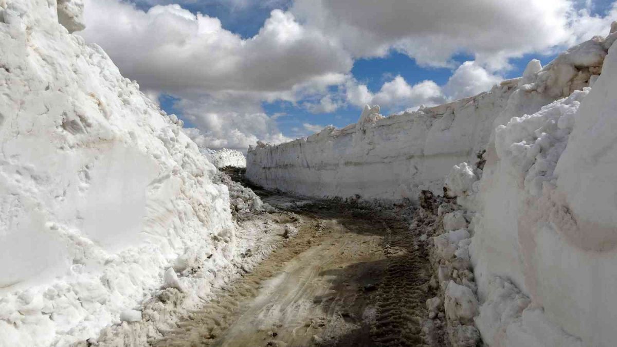Mayıs ayında Muş'ta kar kalınlığı 5 metre